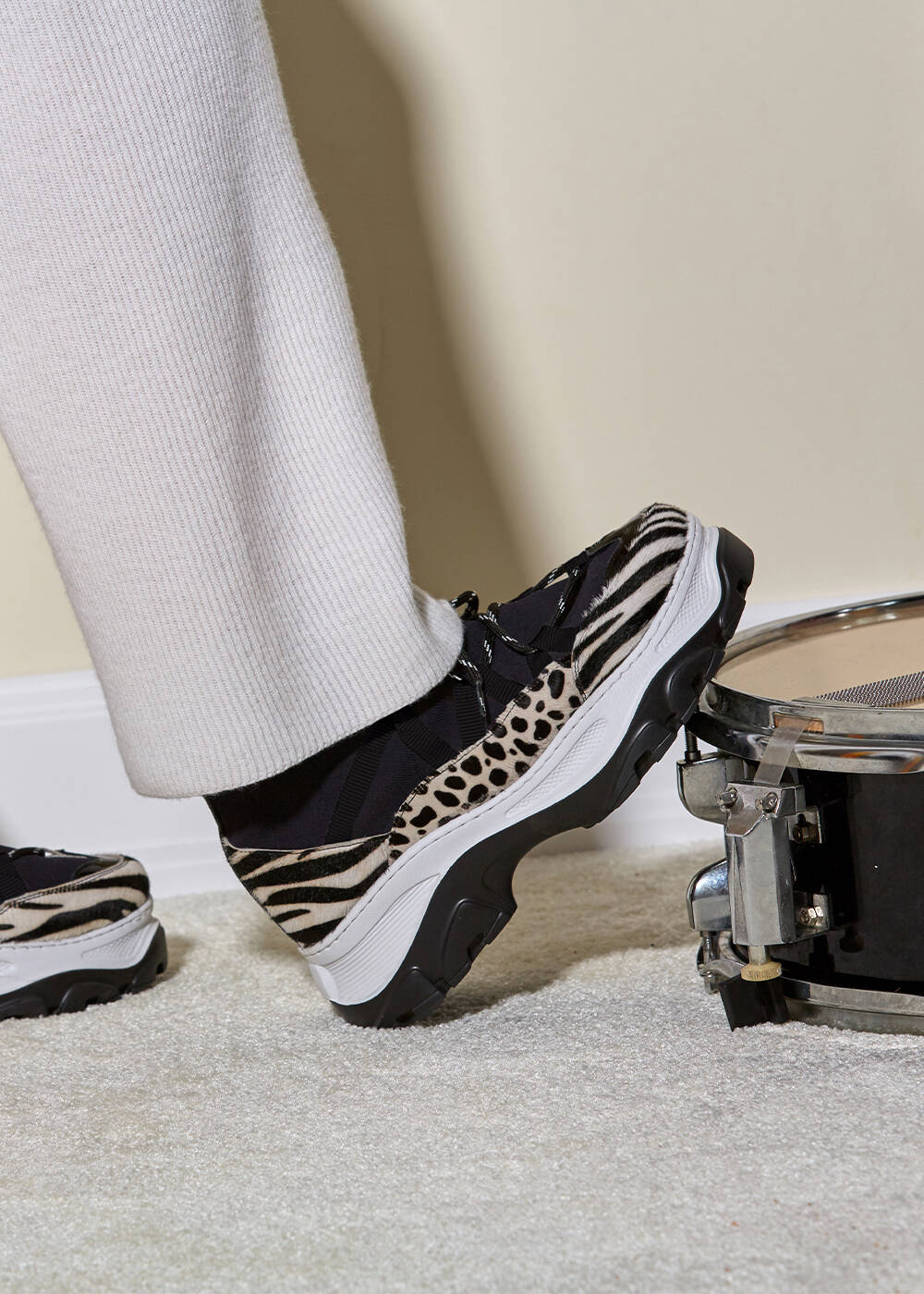 Black White Patterned Knit Sneakers - 2
