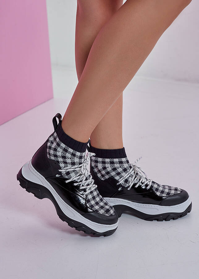 Checked Pattern Black Sneakers - 1