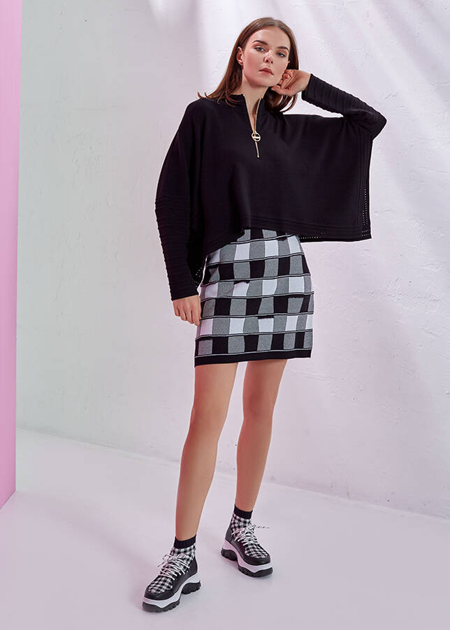 Checked Pattern Black Sneakers - 2