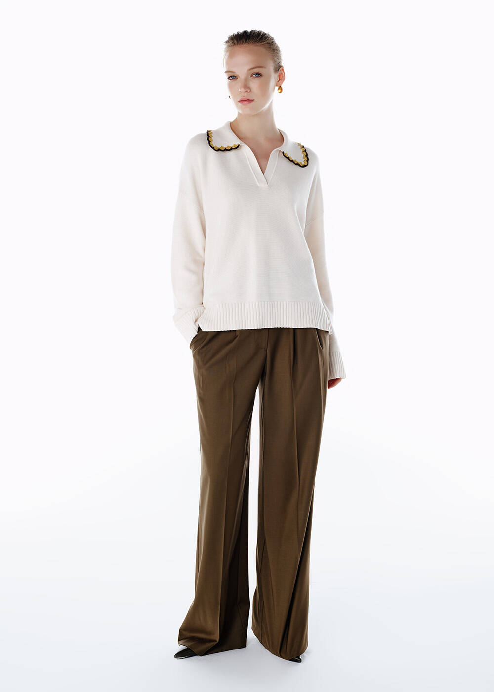 CONTRAST COLOR V NECK CREAM SWEATER - 1
