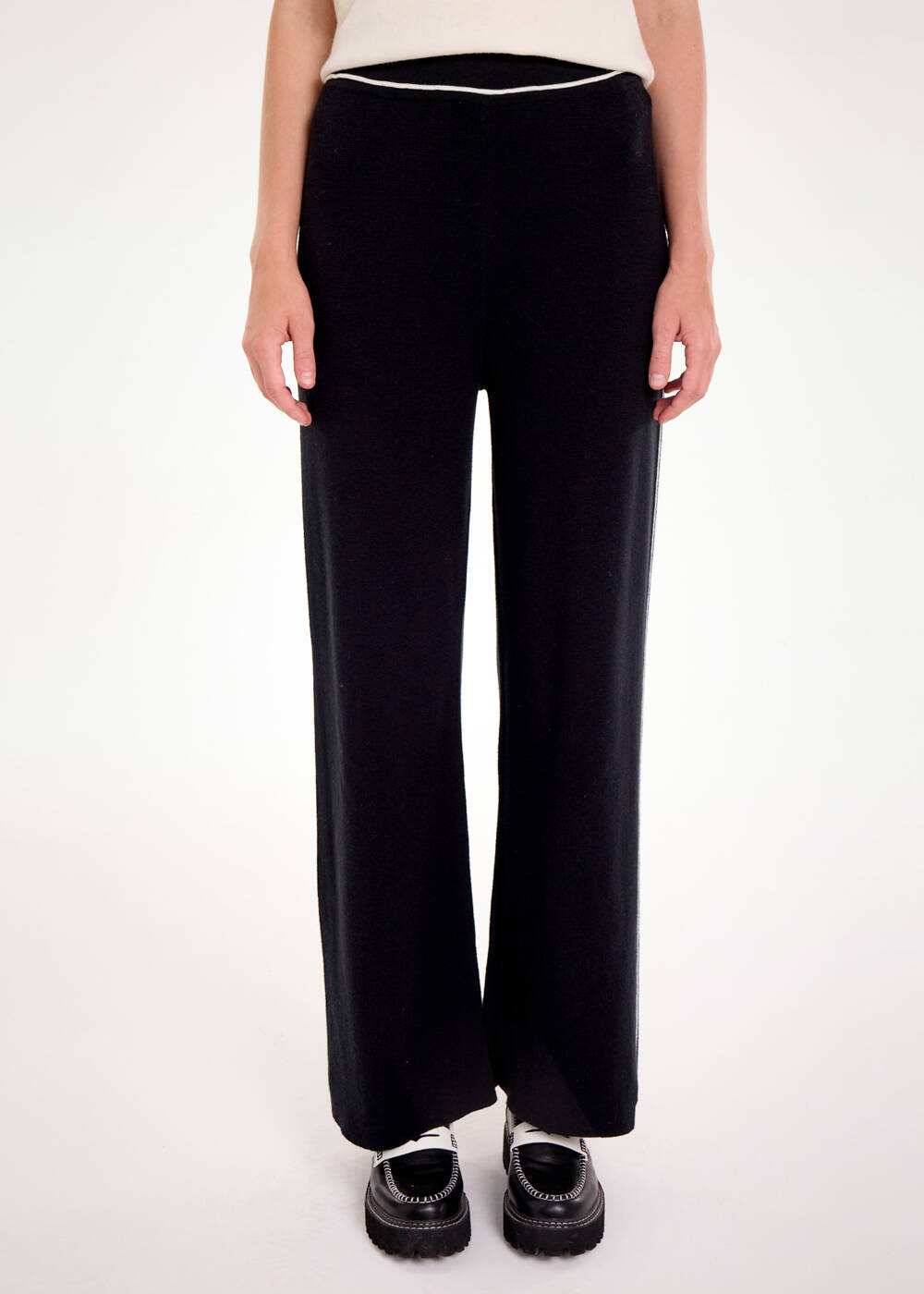 CONTRAST STRIPED KNIT PANTS - 1