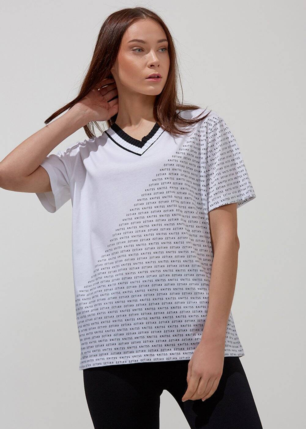 Desenli V Yaka Pamuk Beyaz T-Shirt - 1