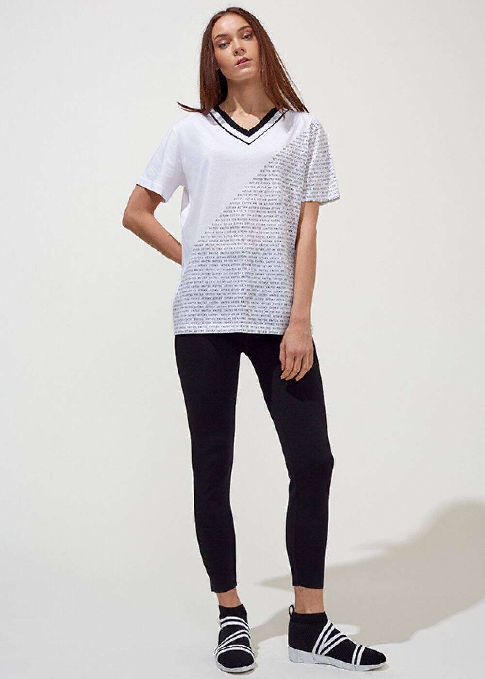 Desenli V Yaka Pamuk Beyaz T-Shirt - 2