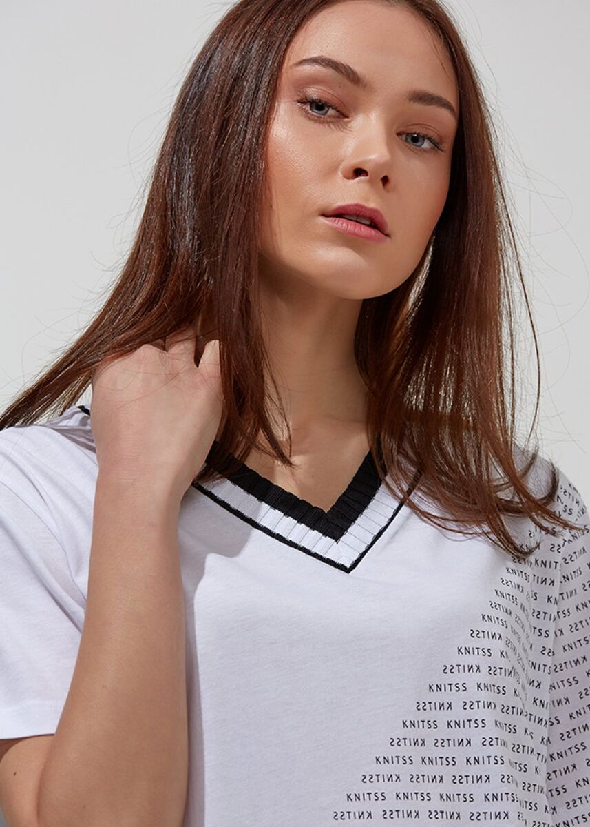 Desenli V Yaka Pamuk Beyaz T-Shirt · 5