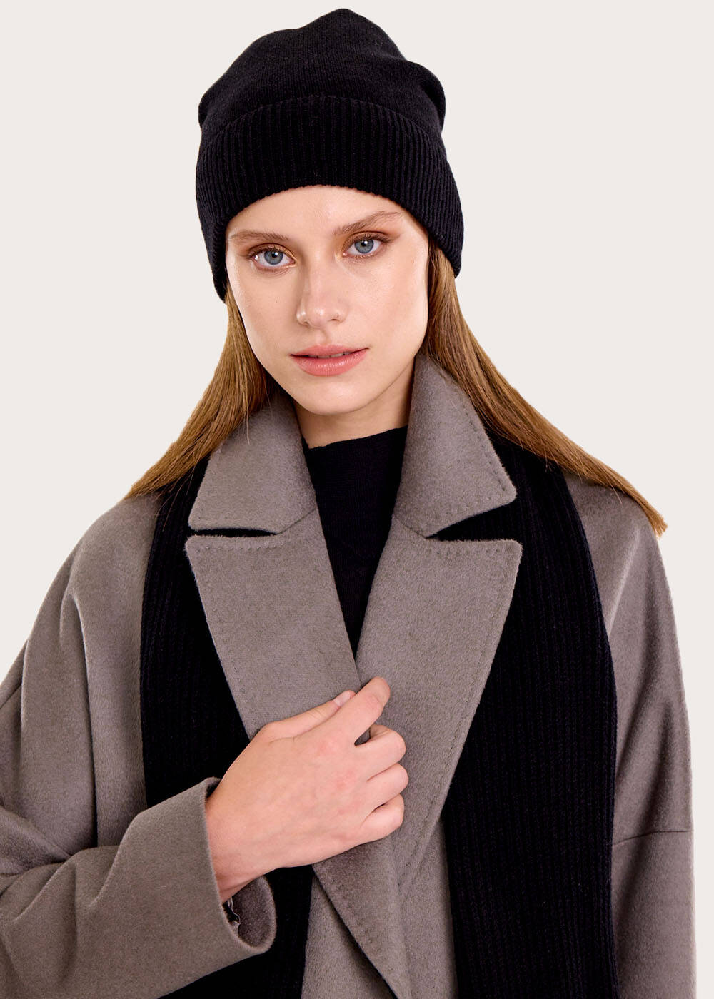 ESSENTIAL BLACK CAHSMERE CAP - 2
