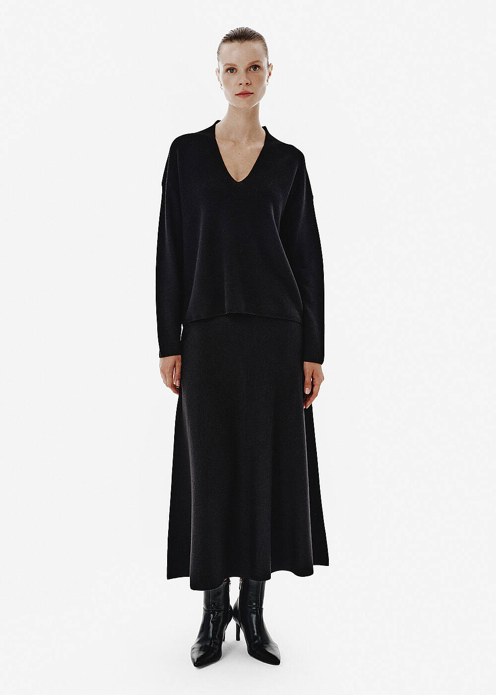 Fine Knit V Neck Black Sweater - 2