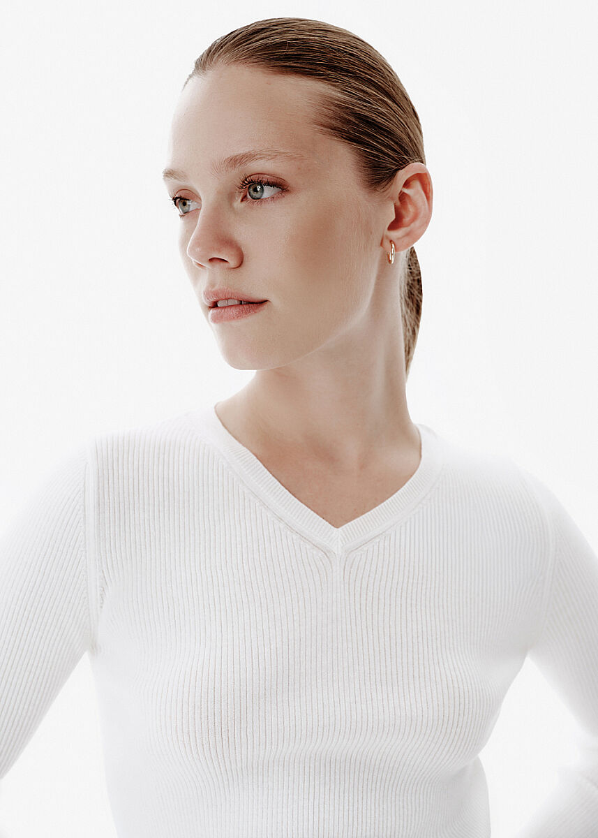 Fine Knit V-Neck Ecru Rib Sweater - KNITSS