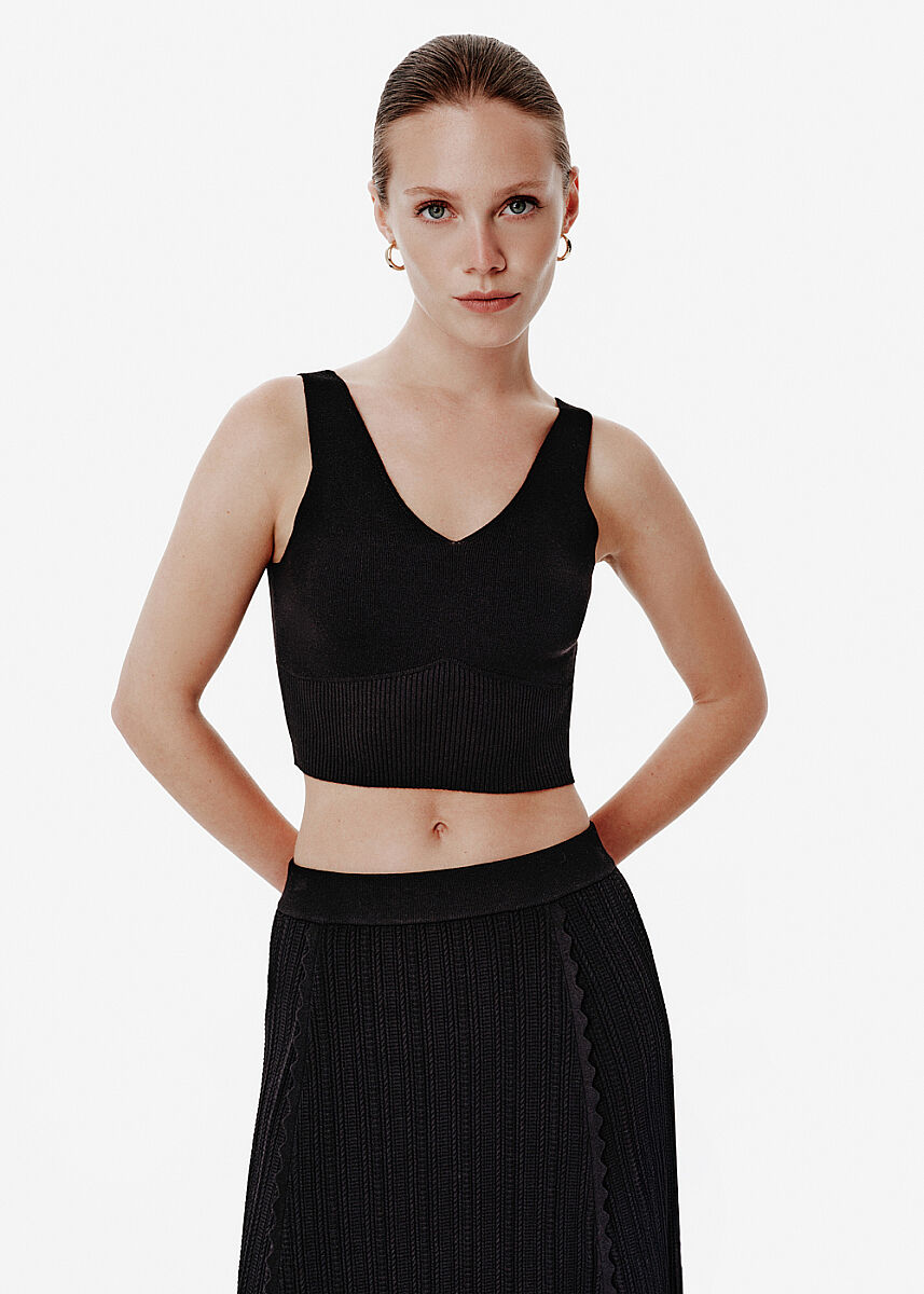 High Rib Waist Black Crop Knit Top - KNITSS