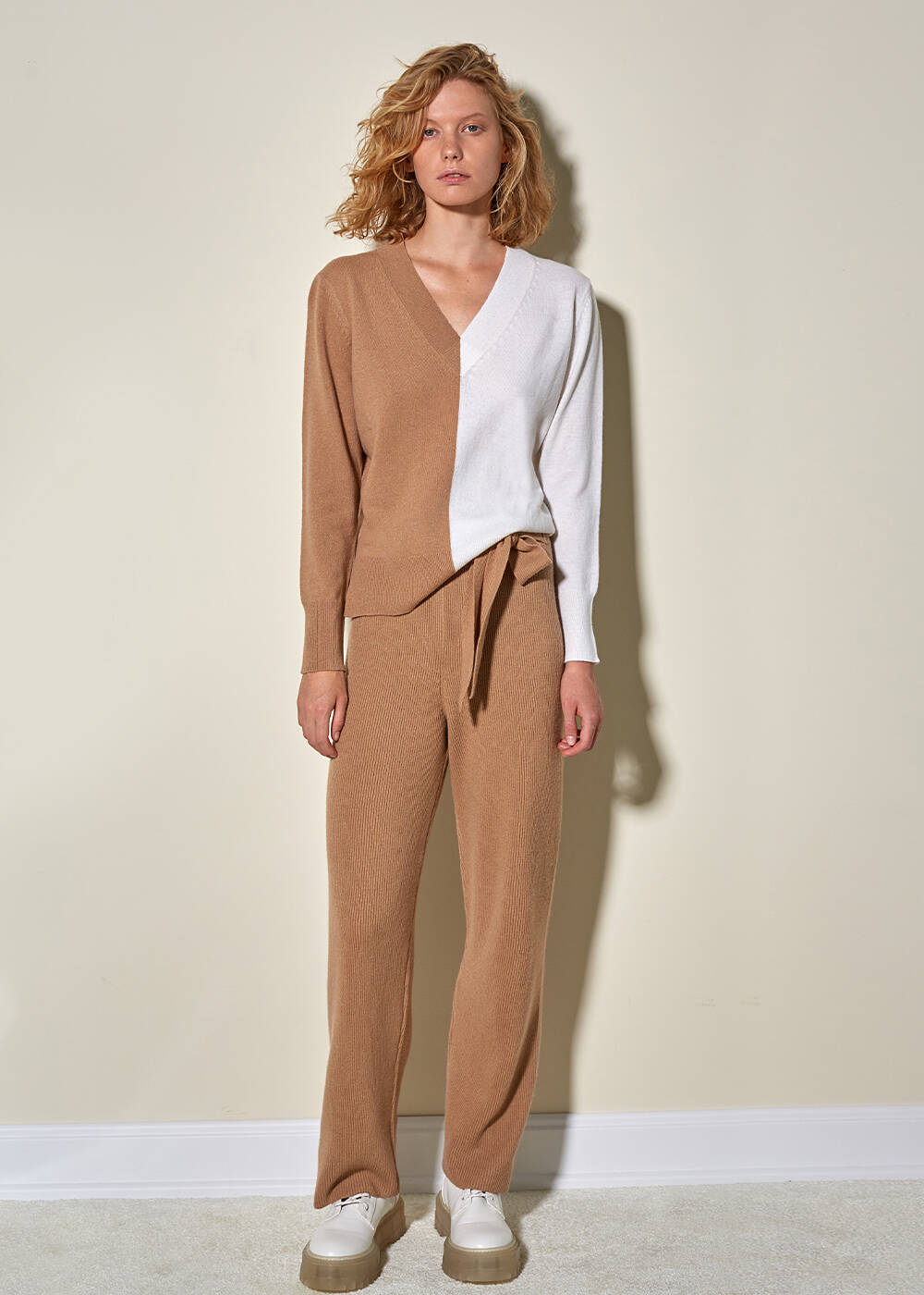 İtalyan Yün Kaşmir Kemerli Camel Triko Pantolon - 2