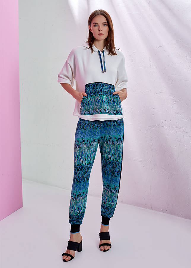 Kapişonlu Beyaz Sweatshirt - 2