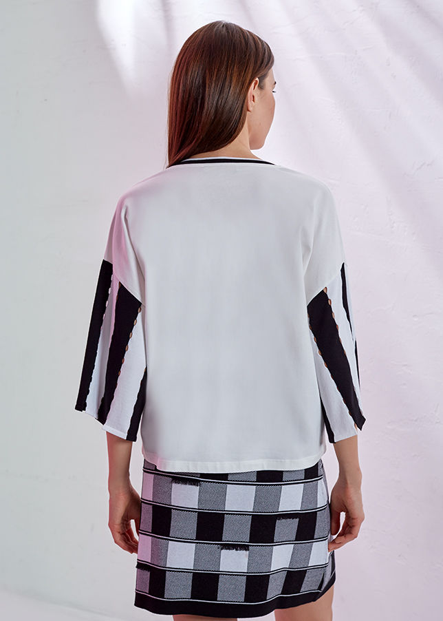 Kolları Triko Detaylı Beyaz T-Shirt · 3
