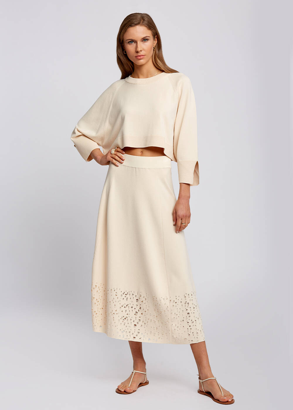 Round Neck Loose Fit Cream Crop Knit Top - 2