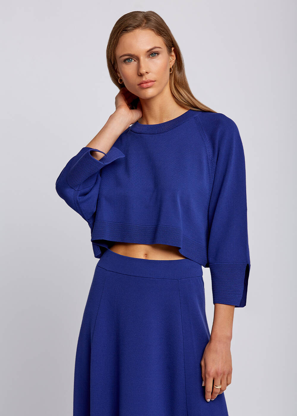 Round Neck Loose Fit Navy Crop Knit Top - 1